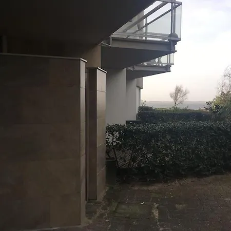 Appartement T2bis Pereire Dans -residence En Premiere Ligne